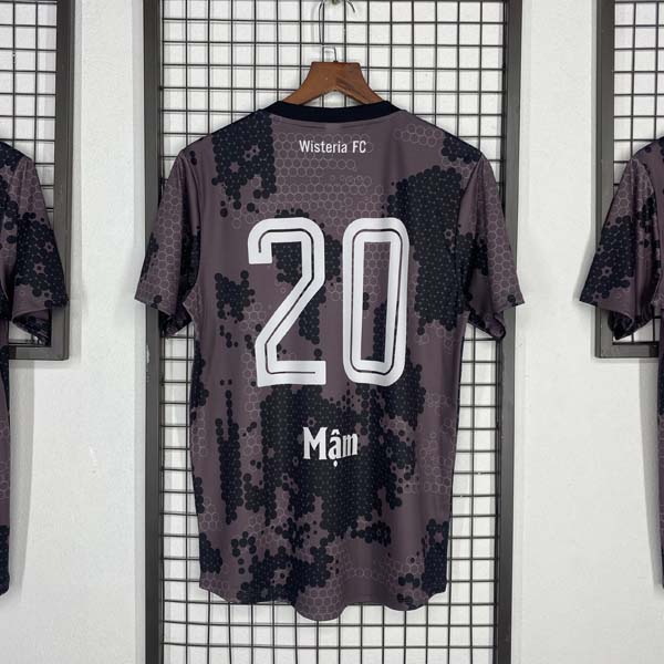 Áo đấu màu tím với mẫu font số được yêu thích nhất