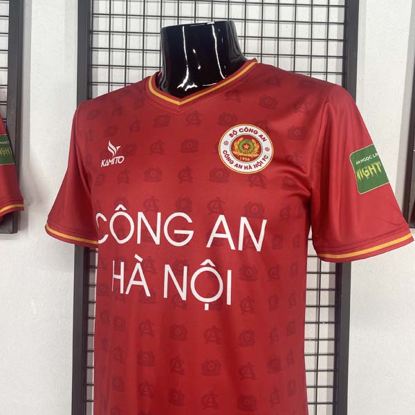 Mẫu áo bóng đá màu đỏ mới
