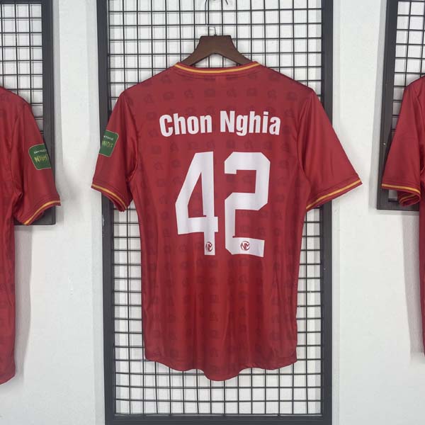 Thành phẩm áo bóng đá màu đỏ mới