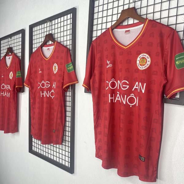 Thành phẩm áo bóng đá màu đỏ