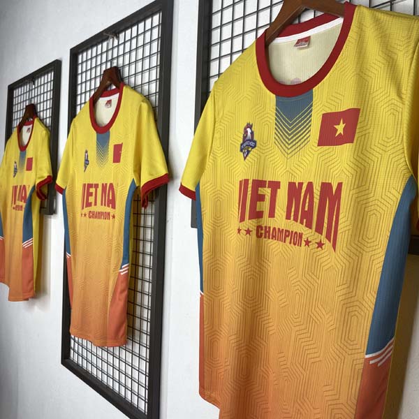 Áo thành phẩm đội tuyển Việt Nam màu vàng