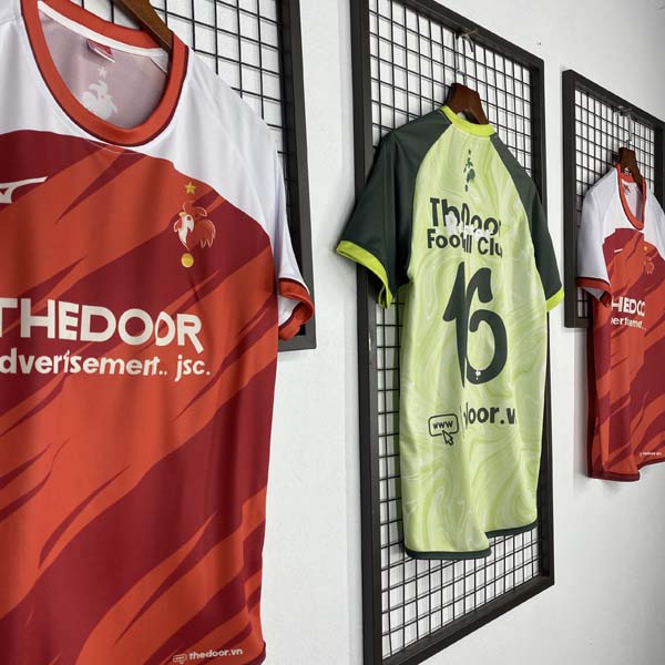 Thành phẩm áo bóng đá thiết kế sau may